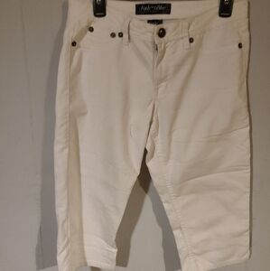 Fade to Blue white denim capris